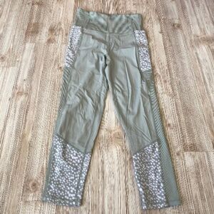 Cotton on green stretchy and comfy Leggings size medium with side pockets